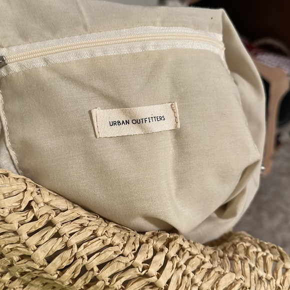 Urban outfitters. Jute crossbody. - Picture 4 of 5